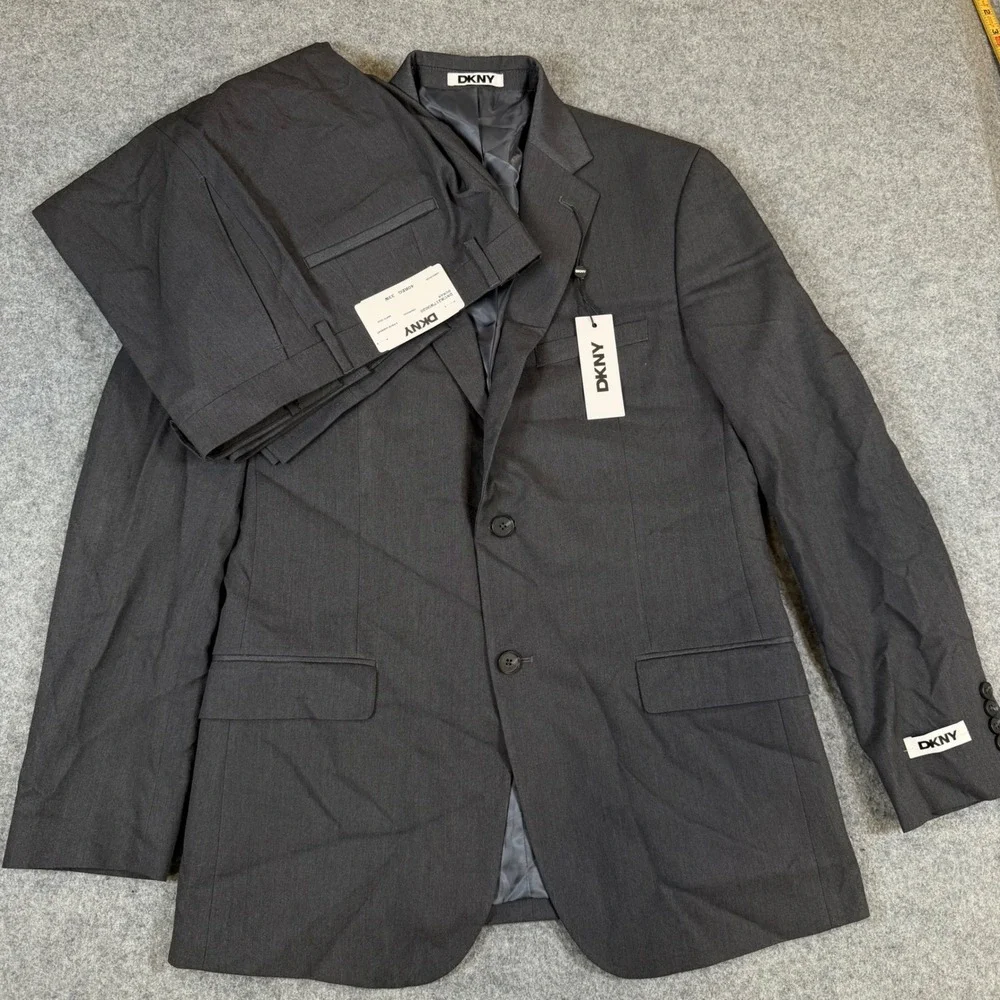 DKNY Duran Men Charcoal Grey 2 Piece Suit 40R 33W DNUR217W0020 New